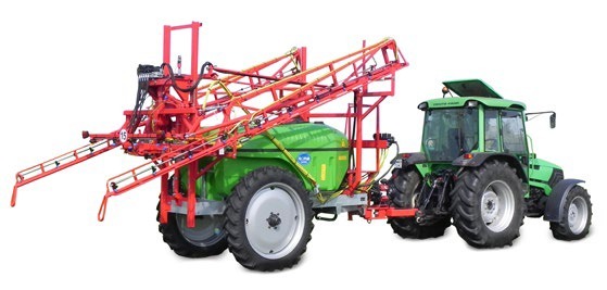 Opryskiwacz polowy przyczepiany z belką hydraulicznie rozkładaną 1718
